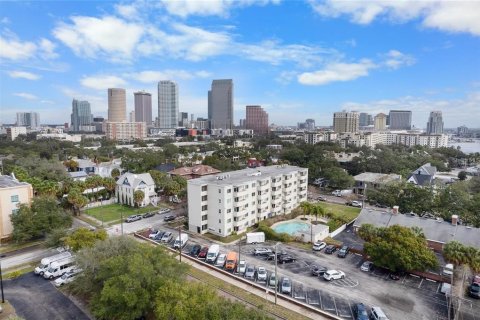 Condo in Tampa, Florida, 2 bedrooms № 2199734 - photo 19