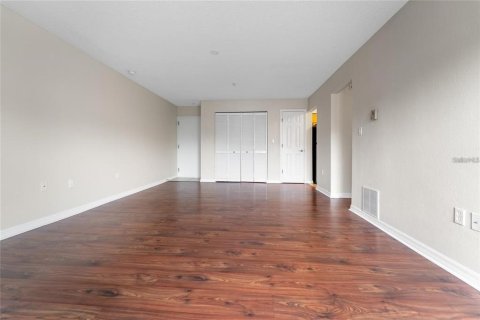 Condo in Tampa, Florida, 2 bedrooms № 2199734 - photo 6