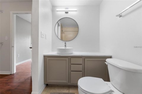 Condo in Tampa, Florida, 2 bedrooms № 2199734 - photo 16