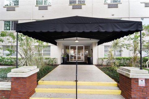 Condo in Tampa, Florida, 2 bedrooms № 2199734 - photo 3