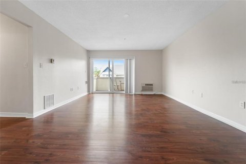 Condo in Tampa, Florida, 2 bedrooms № 2199734 - photo 5