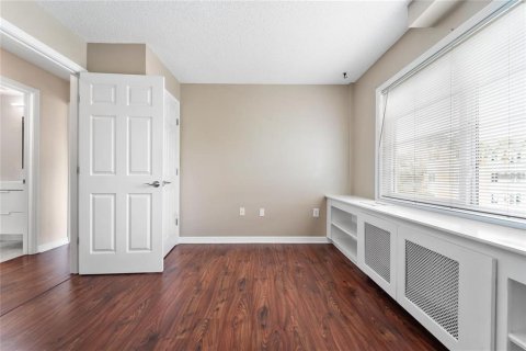 Condo in Tampa, Florida, 2 bedrooms № 2199734 - photo 10