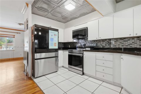 Villa ou maison à vendre à North Miami, Floride: 4 chambres, 141.21 m2 № 2176813 - photo 10
