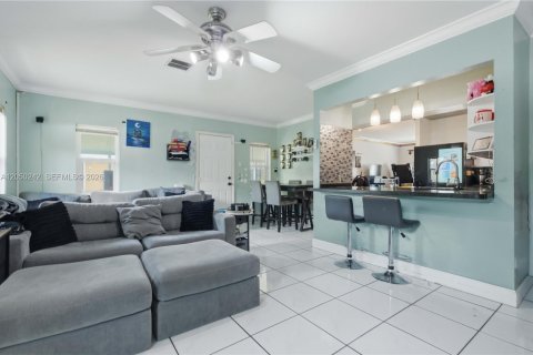 Villa ou maison à vendre à North Miami, Floride: 4 chambres, 141.21 m2 № 2176813 - photo 6