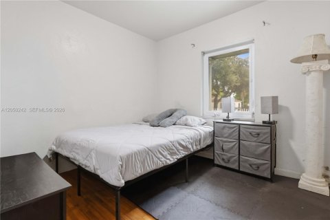 Villa ou maison à vendre à North Miami, Floride: 4 chambres, 141.21 m2 № 2176813 - photo 14