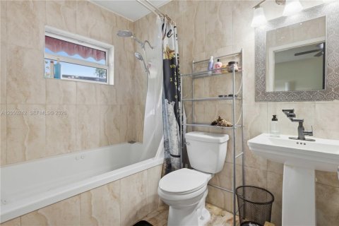 Villa ou maison à vendre à North Miami, Floride: 4 chambres, 141.21 m2 № 2176813 - photo 17