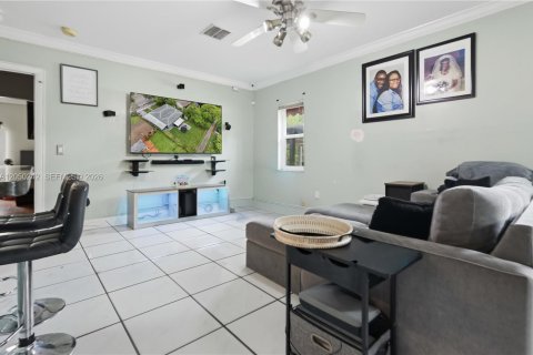 Villa ou maison à vendre à North Miami, Floride: 4 chambres, 141.21 m2 № 2176813 - photo 5