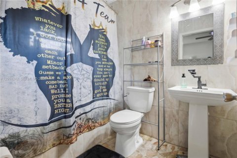 Villa ou maison à vendre à North Miami, Floride: 4 chambres, 141.21 m2 № 2176813 - photo 15