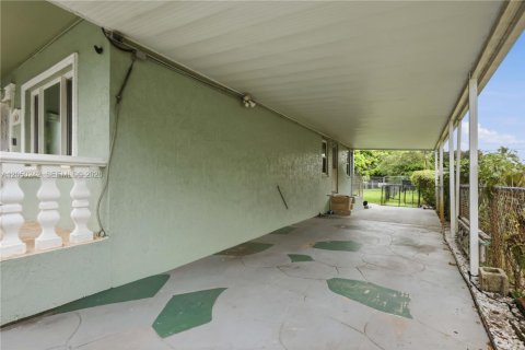 Villa ou maison à vendre à North Miami, Floride: 4 chambres, 141.21 m2 № 2176813 - photo 28