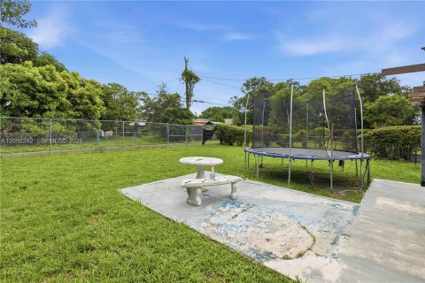 Villa ou maison à vendre à North Miami, Floride: 4 chambres, 141.21 m2 № 2176813 - photo 26
