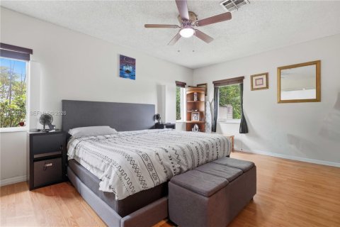 Villa ou maison à vendre à North Miami, Floride: 4 chambres, 141.21 m2 № 2176813 - photo 11