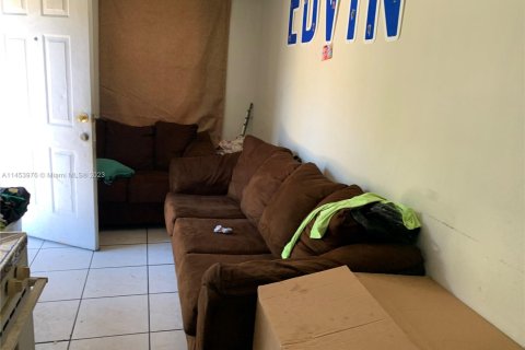 House in Miami, Florida 3 bedrooms, 153.2 sq.m. № 1864647 - photo 6