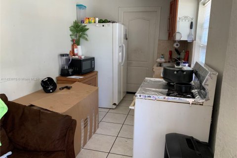 House in Miami, Florida 3 bedrooms, 153.2 sq.m. № 1864647 - photo 7