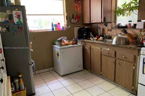 House in Miami, Florida 3 bedrooms, 153.2 sq.m. № 1864647 - photo 8