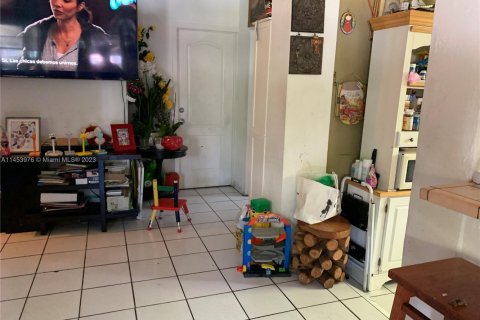 House in Miami, Florida 3 bedrooms, 153.2 sq.m. № 1864647 - photo 5