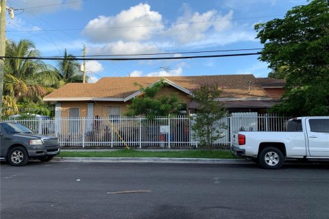 House in Miami, Florida 3 bedrooms, 153.2 sq.m. № 1864647 - photo 2