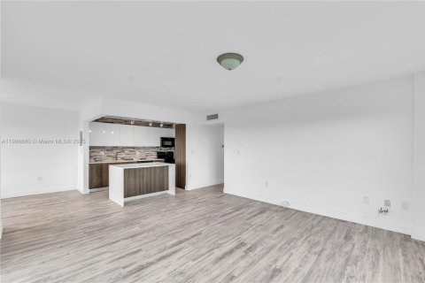 Copropriété à vendre à Lauderhill, Floride: 2 chambres, 104.05 m2 № 1963290 - photo 4