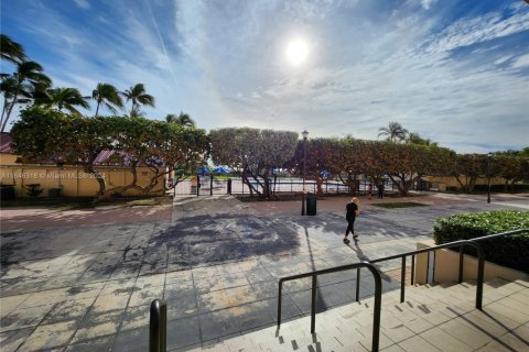 Copropriété à vendre à Miami Beach, Floride: 2 chambres, 96.34 m2 № 2016385 - photo 3