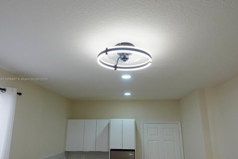Immobilier commercial à louer à Miami, Floride № 1887405 - photo 7