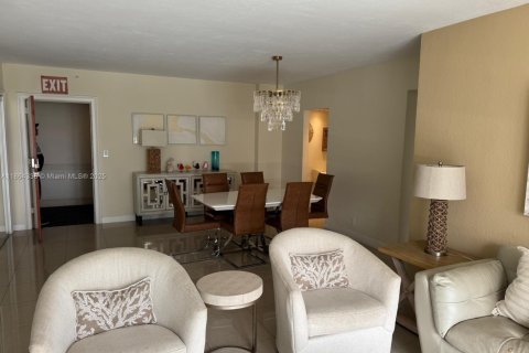 Condominio en venta en Hollywood, Florida, 2 dormitorios, 109.25 m2 № 1892716 - foto 2