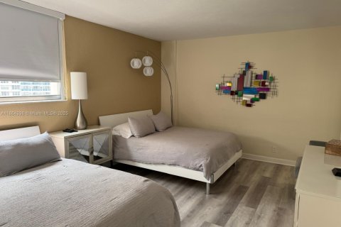 Condominio en venta en Hollywood, Florida, 2 dormitorios, 109.25 m2 № 1892716 - foto 11