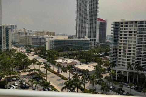 Condominio en venta en Hollywood, Florida, 2 dormitorios, 109.25 m2 № 1892716 - foto 21