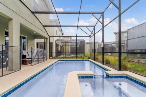 Villa ou maison à vendre à Kissimmee, Floride: 6 chambres, 310.57 m2 № 1202585 - photo 2