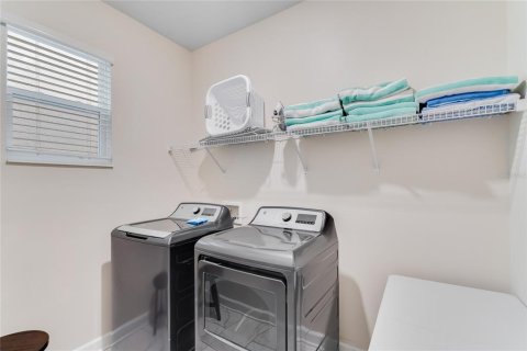 House in Kissimmee, Florida 6 bedrooms, 310.57 sq.m. № 1202585 - photo 24