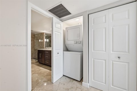 Condominio en venta en Aventura, Florida, 2 dormitorios, 109.72 m2 № 2029508 - foto 19