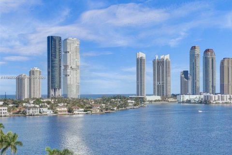 Condominio en venta en Aventura, Florida, 2 dormitorios, 109.72 m2 № 2029508 - foto 3