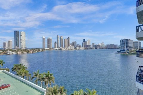 Condominio en venta en Aventura, Florida, 2 dormitorios, 109.72 m2 № 2029508 - foto 7