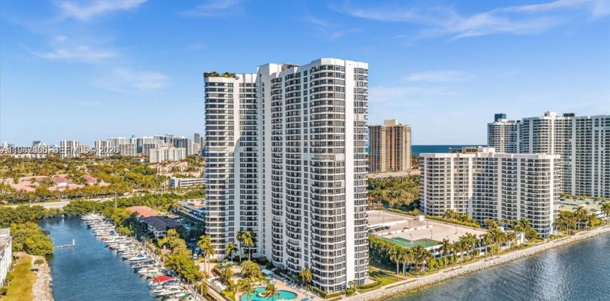 Condominio en Aventura, Florida, 2 dormitorios  № 2029508