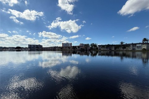 Купить кондоминиум в Майами, Флорида 1 спальня, 88.63м2, № 1971687 - фото 20