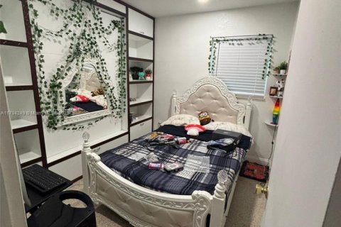 House in Miami Gardens, Florida 3 bedrooms, 117.24 sq.m. № 1712250 - photo 11