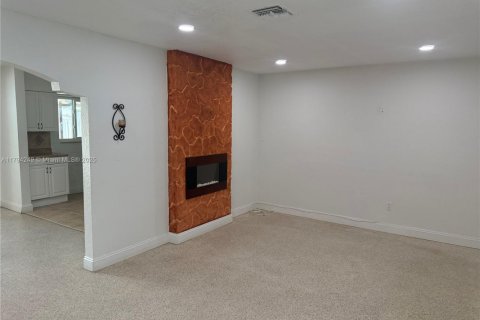 House in Miami Gardens, Florida 3 bedrooms, 117.24 sq.m. № 1712250 - photo 4