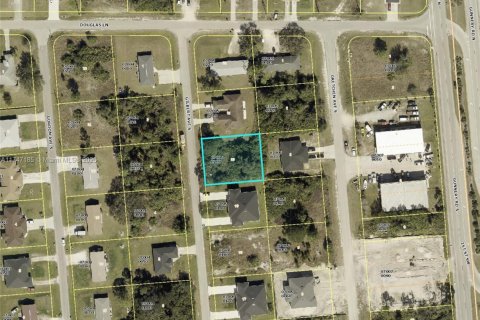 Terreno en venta en Lehigh Acres, Florida № 1985158 - foto 1