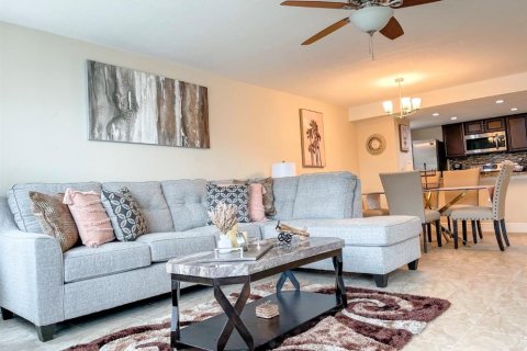 Condominio en venta en Kissimmee, Florida, 3 dormitorios, 113.34 m2 № 1838514 - foto 2