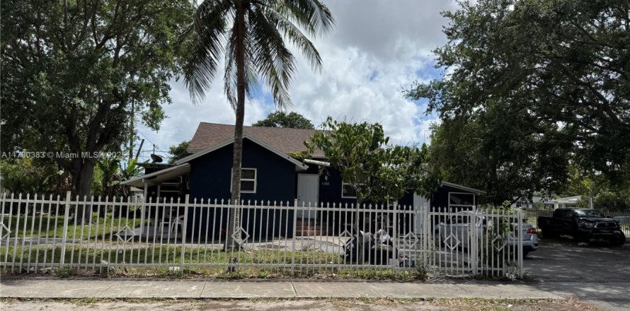 Propiedad comercial en Miami, Florida 223.8 m2 № 1985645