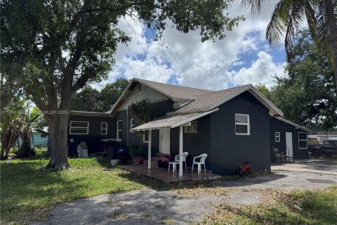 Propiedad comercial en venta en Miami, Florida, 223.8 m2 № 1985645 - foto 3