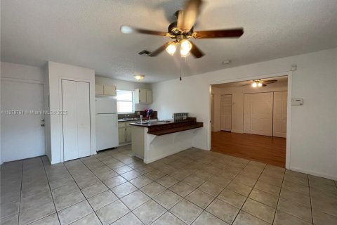 Copropriété à louer à West Palm Beach, Floride: 1 chambre, 50.35 m2 № 1923729 - photo 2