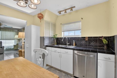 Casa en venta en Pompano Beach, Florida, 2 dormitorios, 96.99 m2 № 2182796 - foto 11