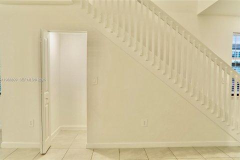Touwnhouse à louer à Homestead, Floride: 3 chambres, 123.37 m2 № 2154001 - photo 11