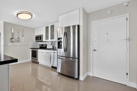 Condominio en venta en Miami Beach, Florida, 2 dormitorios, 135.17 m2 № 1963566 - foto 6