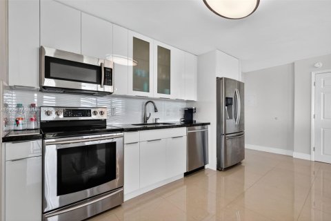 Condominio en venta en Miami Beach, Florida, 2 dormitorios, 135.17 m2 № 1963566 - foto 9