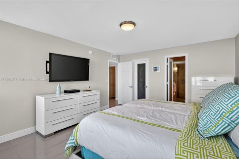 Condominio en venta en Miami Beach, Florida, 2 dormitorios, 135.17 m2 № 1963566 - foto 25