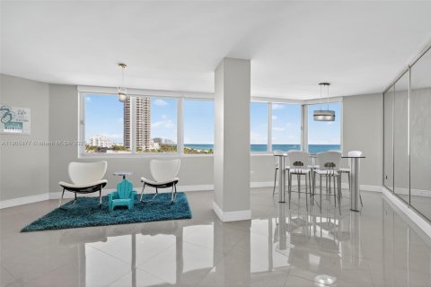 Condominio en venta en Miami Beach, Florida, 2 dormitorios, 135.17 m2 № 1963566 - foto 16
