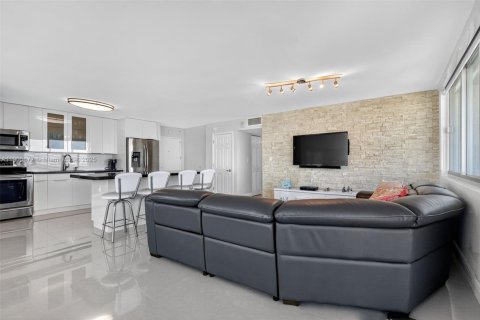 Condominio en venta en Miami Beach, Florida, 2 dormitorios, 135.17 m2 № 1963566 - foto 15