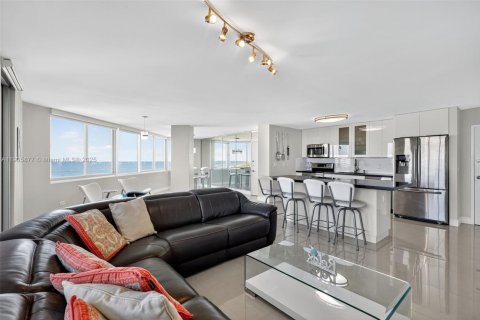 Condominio en venta en Miami Beach, Florida, 2 dormitorios, 135.17 m2 № 1963566 - foto 12
