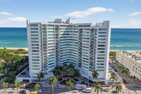 Condominio en venta en Miami Beach, Florida, 2 dormitorios, 135.17 m2 № 1963566 - foto 1