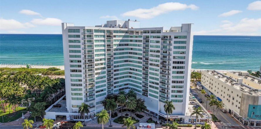 Condominio en Miami Beach, Florida, 2 dormitorios  № 1963566